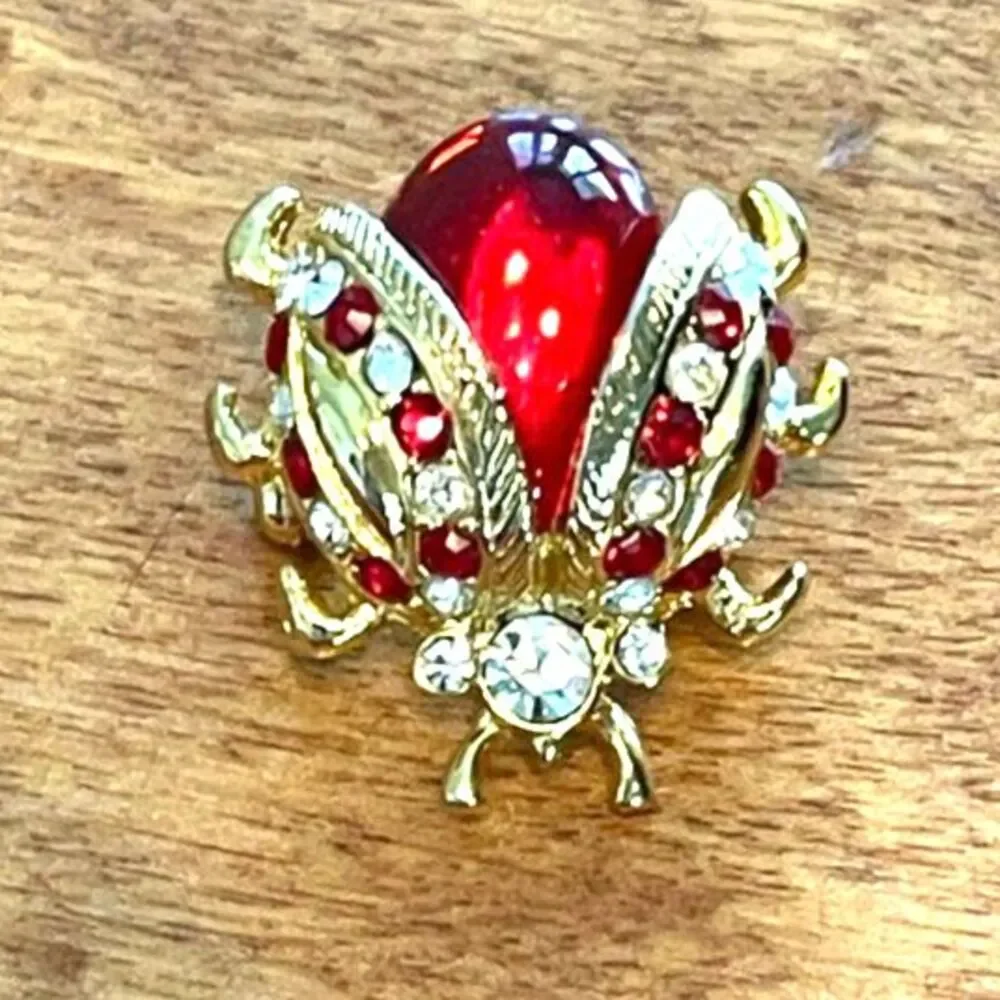 Vintage Rhinestone Ladybug Pin Brooch Goldtone 1